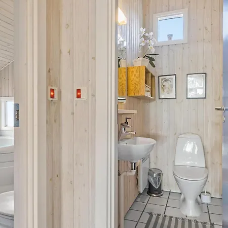 בית נופש 3 Bedroom Cozy In אוטרופ